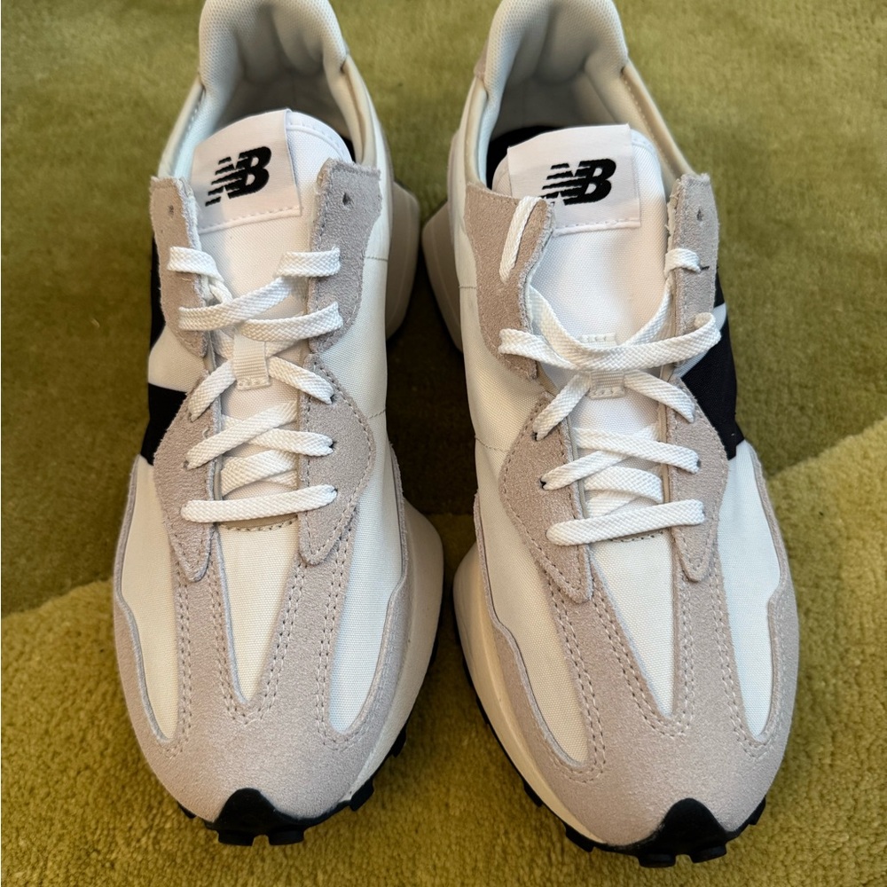 NWT Women’s New Balance 327